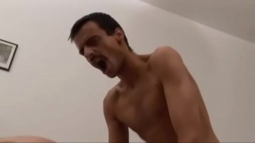 Tarfa romanca fute prietenul copilarie